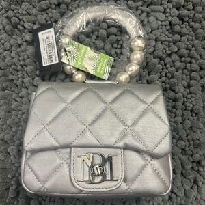🔥NEW🔥Badgley Mischka Women's Silver and White Pearl Silver Bag